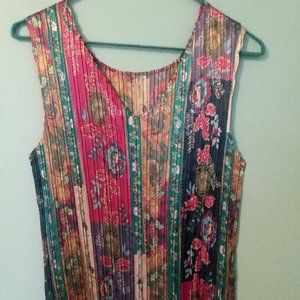 Multi-colored pleat-fabric top